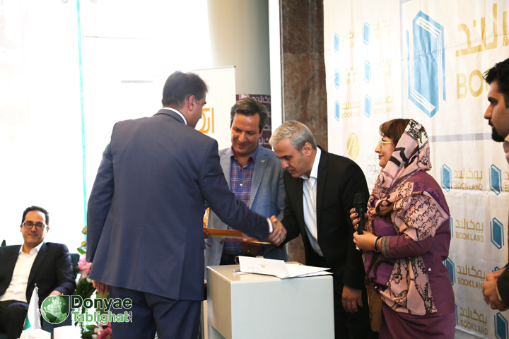 عکس تصاویر جدید اضافه شد / با حضور اساتید و هواداران، کتاب با بزرگان بازاریابی ایران تالیف امیرحسین نوریان رونمایی شد 1 (2)