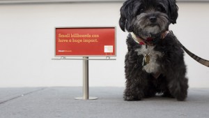 عکس آیا بیلبوردهای غول پیکر دیگر کارایی لازم را ندارند؟ dog-smallbillboards_0