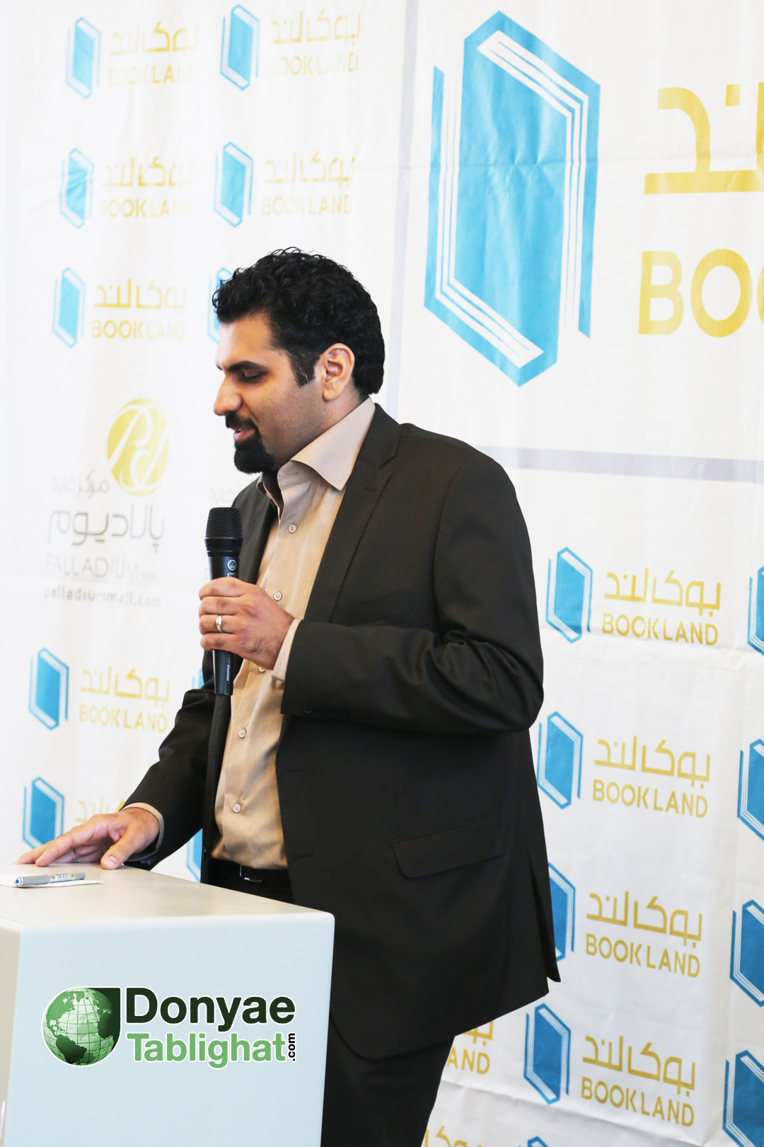 عکس تصاویر جدید اضافه شد / با حضور اساتید و هواداران، کتاب با بزرگان بازاریابی ایران تالیف امیرحسین نوریان رونمایی شد o4