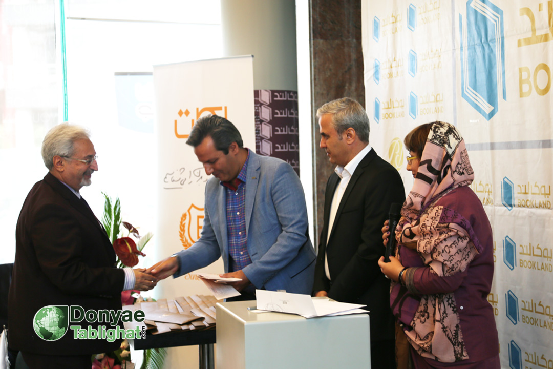 عکس تصاویر جدید اضافه شد / با حضور اساتید و هواداران، کتاب با بزرگان بازاریابی ایران تالیف امیرحسین نوریان رونمایی شد o6