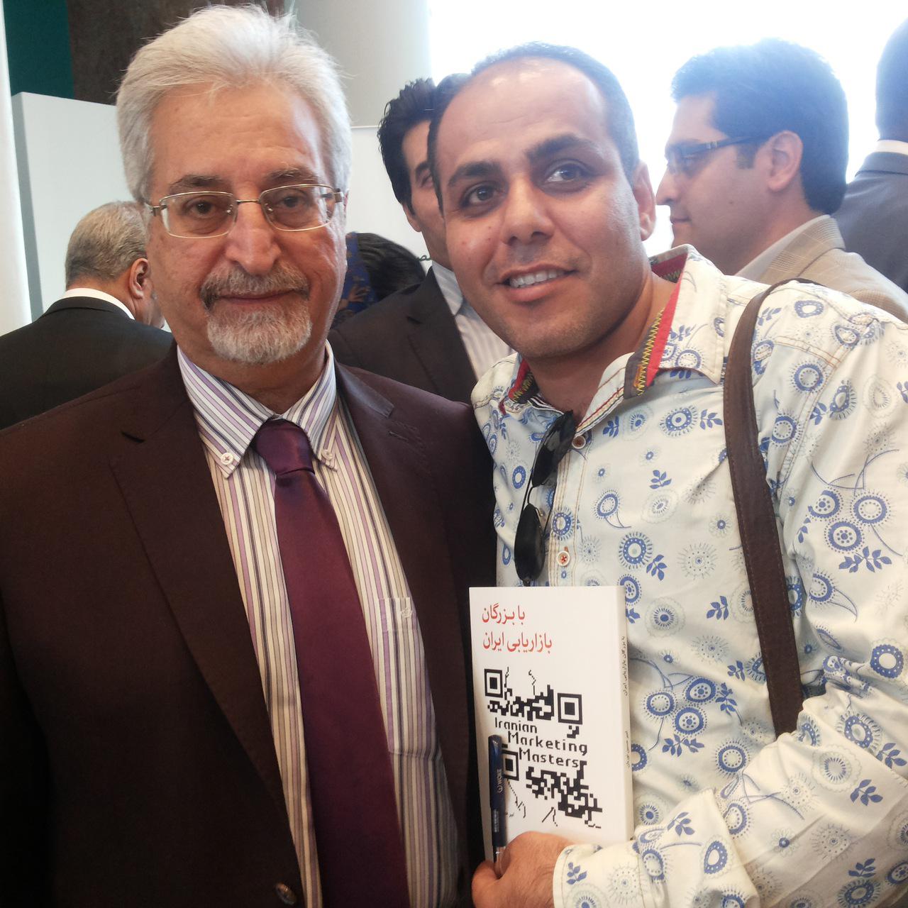 عکس تصاویر جدید اضافه شد / با حضور اساتید و هواداران، کتاب با بزرگان بازاریابی ایران تالیف امیرحسین نوریان رونمایی شد photo_2015-08-09_00-49-05