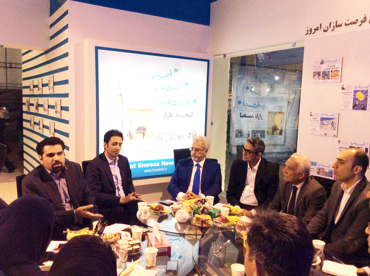 عکس بازاریابی مدرن با مدلهای جدید کسبوکار / میزگرد بازاریابی در دوران پسا تحریم photo_2015-11-14_11-21-44